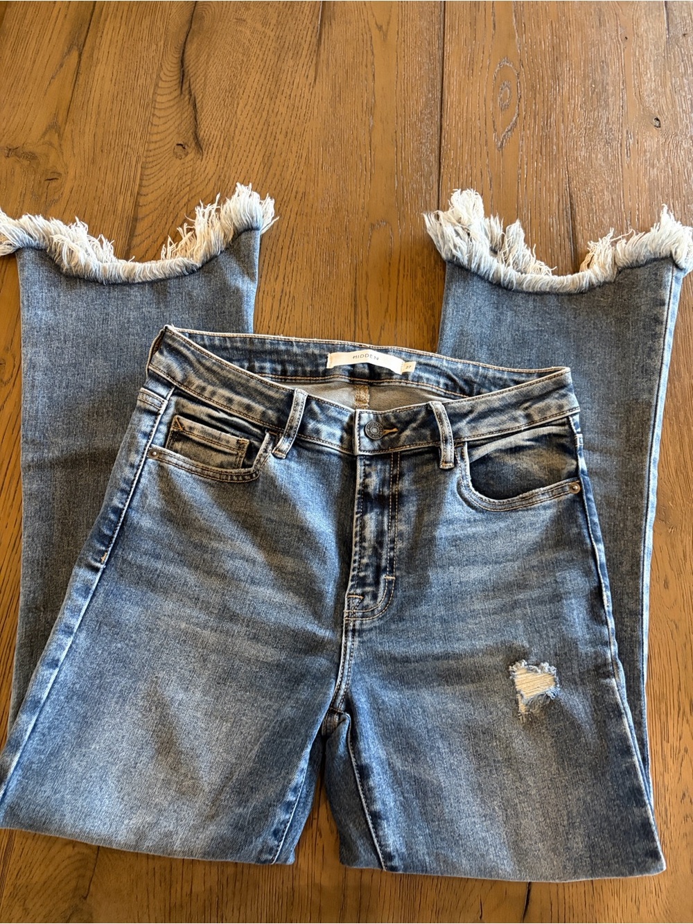 Hidden Jeans. Light Wash Frayed Hem Women's Jeans
